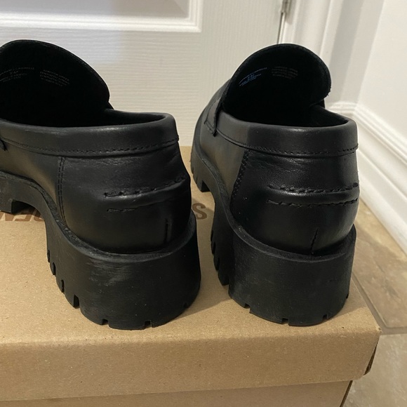 Steve Madden Loafers (LAWRENCE BLACK LEATHER) in Size 9 - Picture 6 of 10